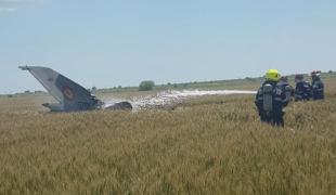 Incident aviatic la Constanţa. Pilotul unui MIG a ajuns la spital, după ce avionul său s-a prăbușit aproape de aeroportul Mihail Kogălniceanu (VIDEO)