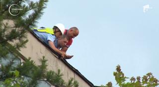 Alertă într-un cartier din Piteşti. Un bărbat a ajuns la spital, după ce a vrut să se arunce de la balcon. Ce l-a împins la gestul extrem