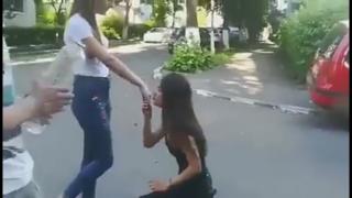 Părinţii adolescentei bătute la Ploieşti de două fete au făcut plângere. Au apărut şi alte imagini cu agresiuni între eleve, tot în Prahova