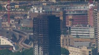 Imaginile şocante filmate la etajul 23 al turnului din Londra, mistuit de flăcări