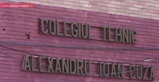 Încă o elevă ajunge la spital, BĂTUTĂ CRUNT de mai multe colege chiar lângă şcoală. Conflictul a început pe Facebook