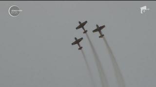 Show aviatic pe aerodromul Boboc din Buzău! Mii de oameni au văzut acrobaţii de excepţie