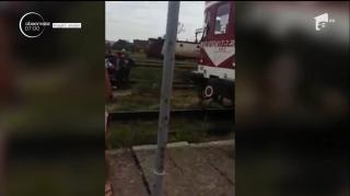 SELFIE PERICULOS, la Buzău! Un copil de 10 ani are arsuri pe aproape tot corpul, după ce s-a urcat pe un tren pentru o poză