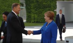 Criza politică din România ajunge în atenţia cancelarului german Angela Merkel. Se duc negocieri de foc pe moţiunea anti-Grindeanu