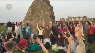 Solstiţiul de vară a fost sărbătorit de mii de oameni, potrivit tradiţiei, la Stonehenge