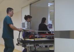 Scene cumplite, la Sibiu: o adolescentă a căzut în gol de la etajul 3 al unui bloc. A vrut să plece, pe furiş, la o petrecere