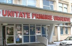 Un copil de 10 ani din Iaşi s-a luptat cu un câine pentru a-şi proteja surioara. Băieţelul a fost spitalizat cu răni grave