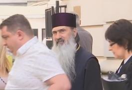 Un  hoț i-a furat Arhiepiscopului Teodosie engolpionul! Mitropolitul Tomisului vrea să îl spovedească pe tâlhar