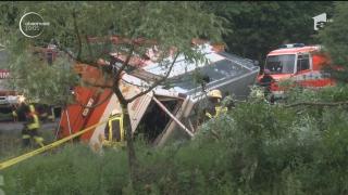 Tânărul căruia i-a fost prinsă mâna sub autocarul răsturnat din Brașov a fost operat. Șoferul, dosar penal pentru vătămare gravă