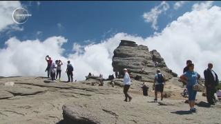 Muntele, alternativă la zilele caniculare! Pe lângă răcoare, sus pe munte şi bronzul e altul