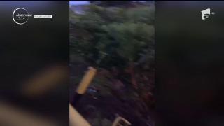 Grav accident la Baia Mare. Doi tineri de 24 de ani sunt la spital, după ce s-au răsturnat cu maşina într-o vale (VIDEO)