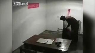 Cruzime extremă la interogatoriu: O femeie a fost bătută crunt de un agent nord-coreean, care a acuzat-o că s-a culcat cu chinezi şi sud-coreeni. ATENŢIE, VIDEO cu puternic impact emoţional