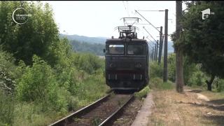 Clipe de groază la Strehaia! O femeie a intrat în comă, după ce a fost lovită de un tren de călători