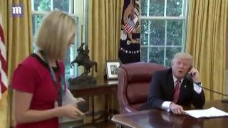 Donald Trump gafează din nou. Gestul nepotrivit făcut de preşedintele american în timpul unei discuţii oficiale (VIDEO)