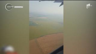 CLIPE DE PANICĂ într-un avion plin cu români. Motorul aeronavei A LUAT FOC în zbor!