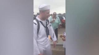 Revedere epică! Surpriza de proporţii pe care a avut-o un marinar, când şi-a văzut soţia după şase luni de absenţă (VIDEO)