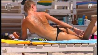 Distracţie maximă, pe litoral!  Bronzul rapid pare să fie mai important decât razele periculoase. Au fost 51 de grade, pe nisip