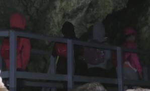 Turiştii au fugit de caniculă în peştera de la Răşnov