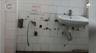 Situaţie dezolantă în România anului 2017! Toalete de la multe instituții publice arată ca în lumea a treia
