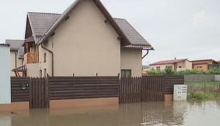 Vreme nebună în toată țara! Românii au trecut de la canicula de Sahara la inundații ca-n Veneția