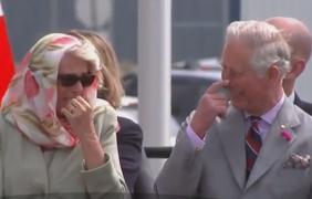 Momente unice cu Prinţul Charles şi soţia sa, Camilla! Cei doi nu s-au mai putut opri din râs la o ceremonie (VIDEO)