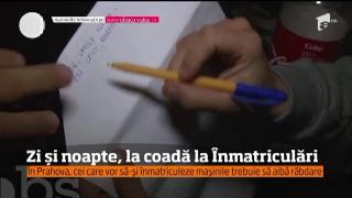 CALVAR la Ploieşti, la coadă la Serviciul Permise şi Înmatriculări Auto. Oamenii stau acolo mai mult de 24 de ore