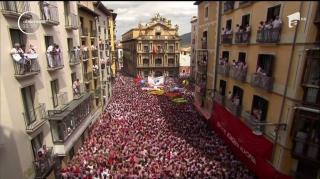 A început fiesta la Pamplona! Mii de oameni au luat parte la ceremonia de deschidere