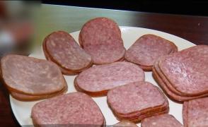 Care era reţeta după care era fabricat salamul în 1964. Diferenţa e surprinzătoare