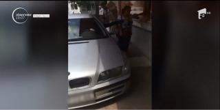 Scenă incredibilă la Huşi! Un şofer şi-a cumpărat pâine direct din maşină. Cei care stăteau la coadă s-au ferit în ultimul moment din calea bolidului (VIDEO)