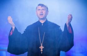 Preotul Cristian Pomohaci pare să nu aibă cale de scăpare! Reacţia dură a Bisericii