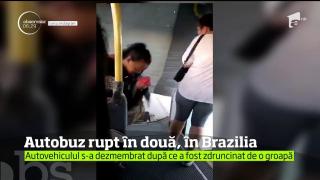 Un autobuz s-a rupt în două, în mers, după ce a trecut peste o groapă