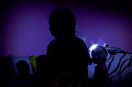 Trăiesc în România, dar sunt invizibili pentru stat! Copiii cu alt tată decât soţul mamei nu pot primi acte de identitate