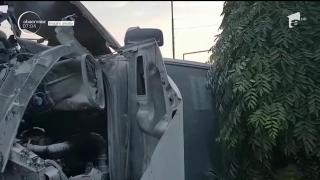 Grav accident în Constanţa! 14 oameni, dintre care şi COPII, au fost răniţi după ce o maşină şi un microbuz s-au ciocnit