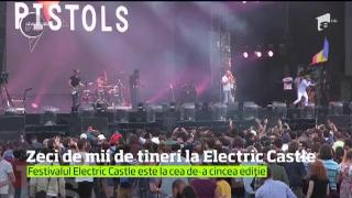Zeci de mii de tineri la Electric Castle! Distracția continuă  tot weekend-ul!