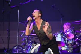 Fanii Depeche Mode trăiesc mari emoţii. Solistul a ajuns de urgenţă la spital şi şi-a anulat un concert