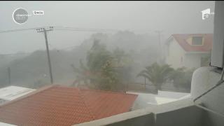 Grecia, lovită de ploi torenţiale! Inundaţii în mai multe zone turistice extrem de aglomerate