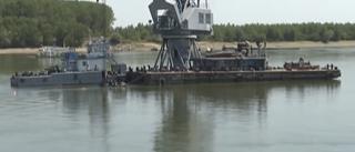 TAB-ul scufundat în urma unui exerciţiu militar, scos cu macaraua din Dunăre (VIDEO)