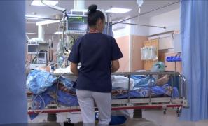 ATAC VIOLENT între cumnați. Un bărbat a ajuns la spital după ce a fost LOVIT CU O SECURE!