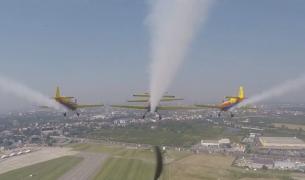 Acrobații pe cerul Capitalei! Piloți din zece țări i-au încântat pe spectatorii adunaţi la BIAS 2017