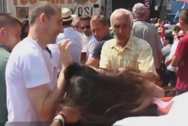 Momente șocante la Băile Tușnad: la doi pași de Premierul Ungariei, o femeie a fost agresată