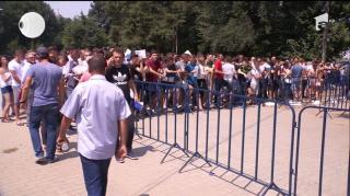 Meseria de poliţist e vânată de mii de tineri! Candidații au stat la o coadă uriașă pentru înscrierea la Academie