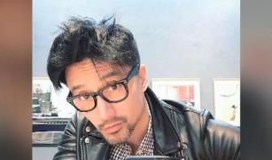 Bărbatul care a descoperit elixirul tinereţii! La 50 de ani arată ca la 30!