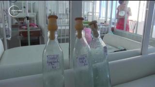 Şapte bebeluşi din Arad îşi petrec primele zile din viaţă în compania asistenţilor medicali. Sunt uitaţi de mame şi de stat