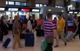 Caz fără precedent în România! Un avion a fost evacuat, după o alertă cu bombă. Aeronava a ajuns la destinaţie cu trei ore întârziere