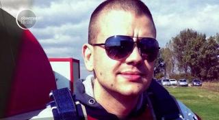 Lacrimi pentru militarul mort în exerciţiu de paraşutare la Zărneşti. Tânărul urma să împlinească 31 de ani