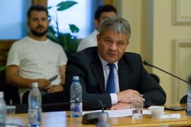 Ministrul Sănătăţii, Florian Bodog, dă vina pe presă în criza vaccinurilor. Peste 8.000 de cazuri de rujeolă în toată ţara