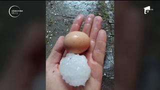 Ploile şi furtunile au făcut ravagii în România! Străzi inundate de apă de jumătate de metru şi grindină cât mingile de golf