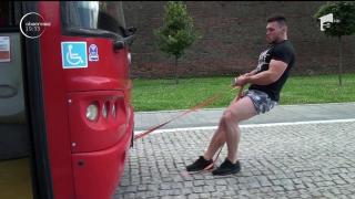 Românul care a speriat Vestul trăgând după el camioane de zeci de tone