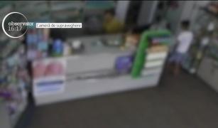 Doi copii de 10 şi 12 ani, spărgători de elită. Au jefuit în plină zi o farmacie din Craiova