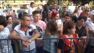 Testul răbdării şi al nervilor: cozi interminabile la Serviciul de Pașapoarte din Dâmbovița